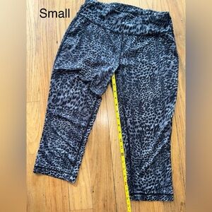 Cropped cheetah print legging